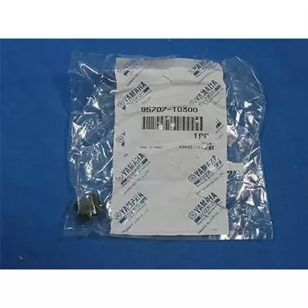 Гайка снегохода Yamaha VK540 95707-10300-00, 95706-10300-00, 95702-10300-00, 95701-10300-00