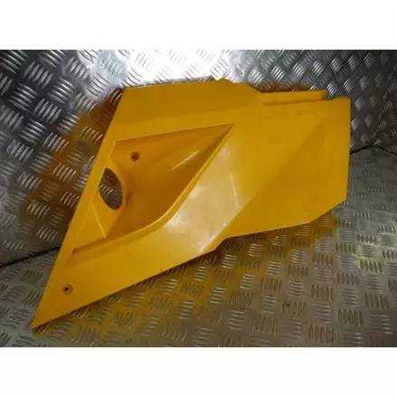 Панель правая боковая под горловину бака желтая Commander, Maverick 1000, 800 705002905, 705006113, 705007865